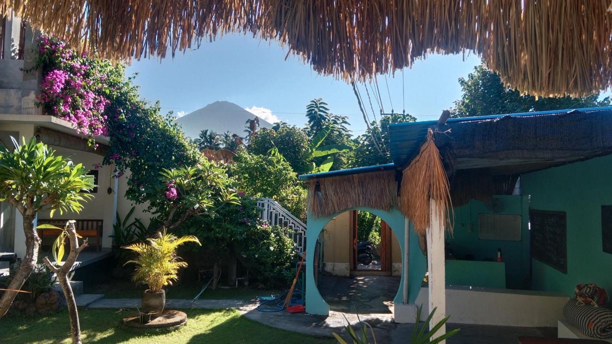 Black Sand Hostel Amed Exterior foto