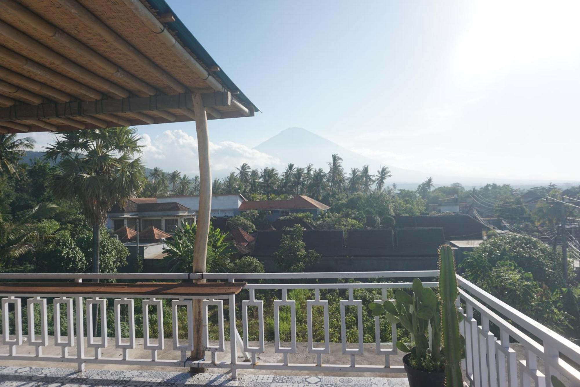 Black Sand Hostel Amed Exterior foto